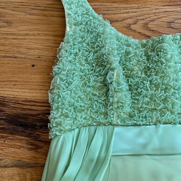 Green Retro Formal Dress - Picture 4 of 10